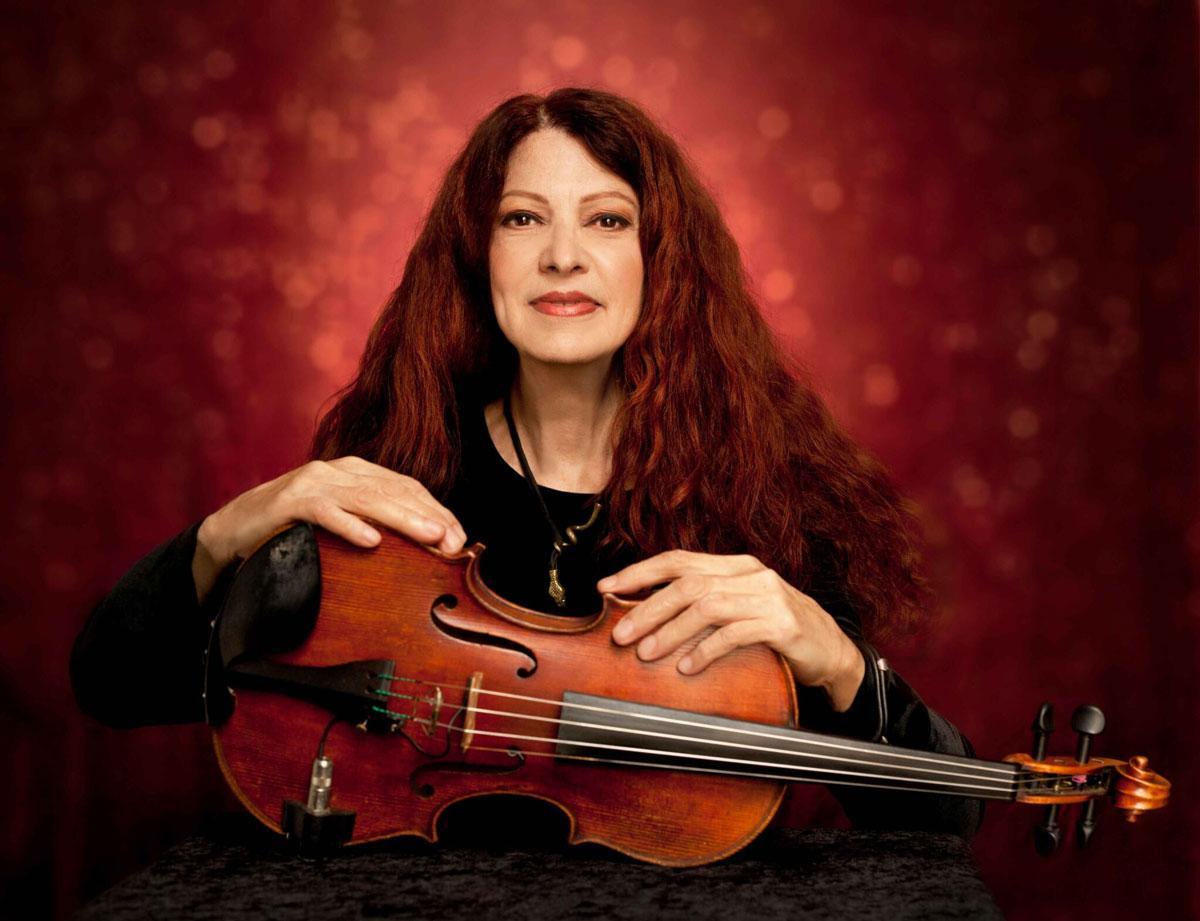 La legendaria violinista Scarlet Rivera.