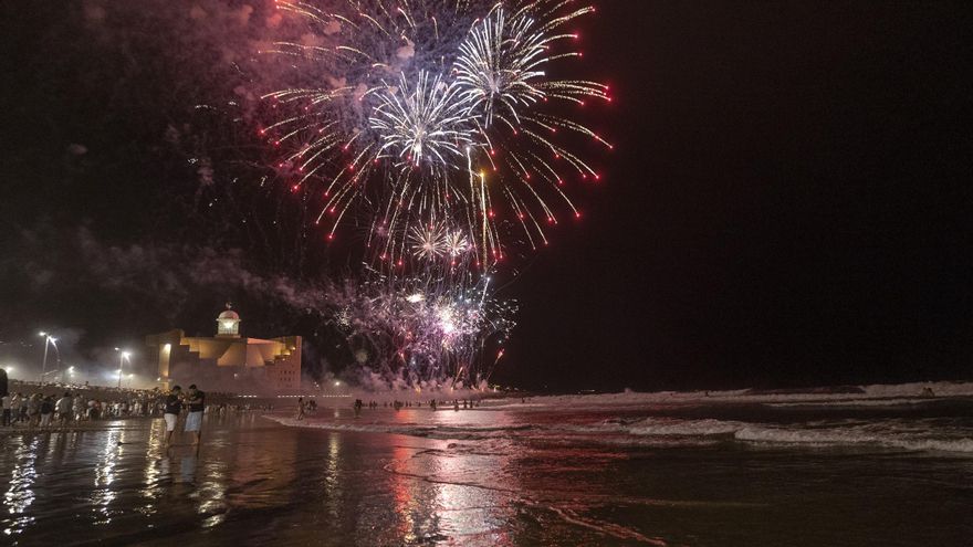 Guaguas, cortes de tráfico y espectáculos: todo lo que necesitas saber de la noche de San Juan en Las Palmas de Gran Canaria