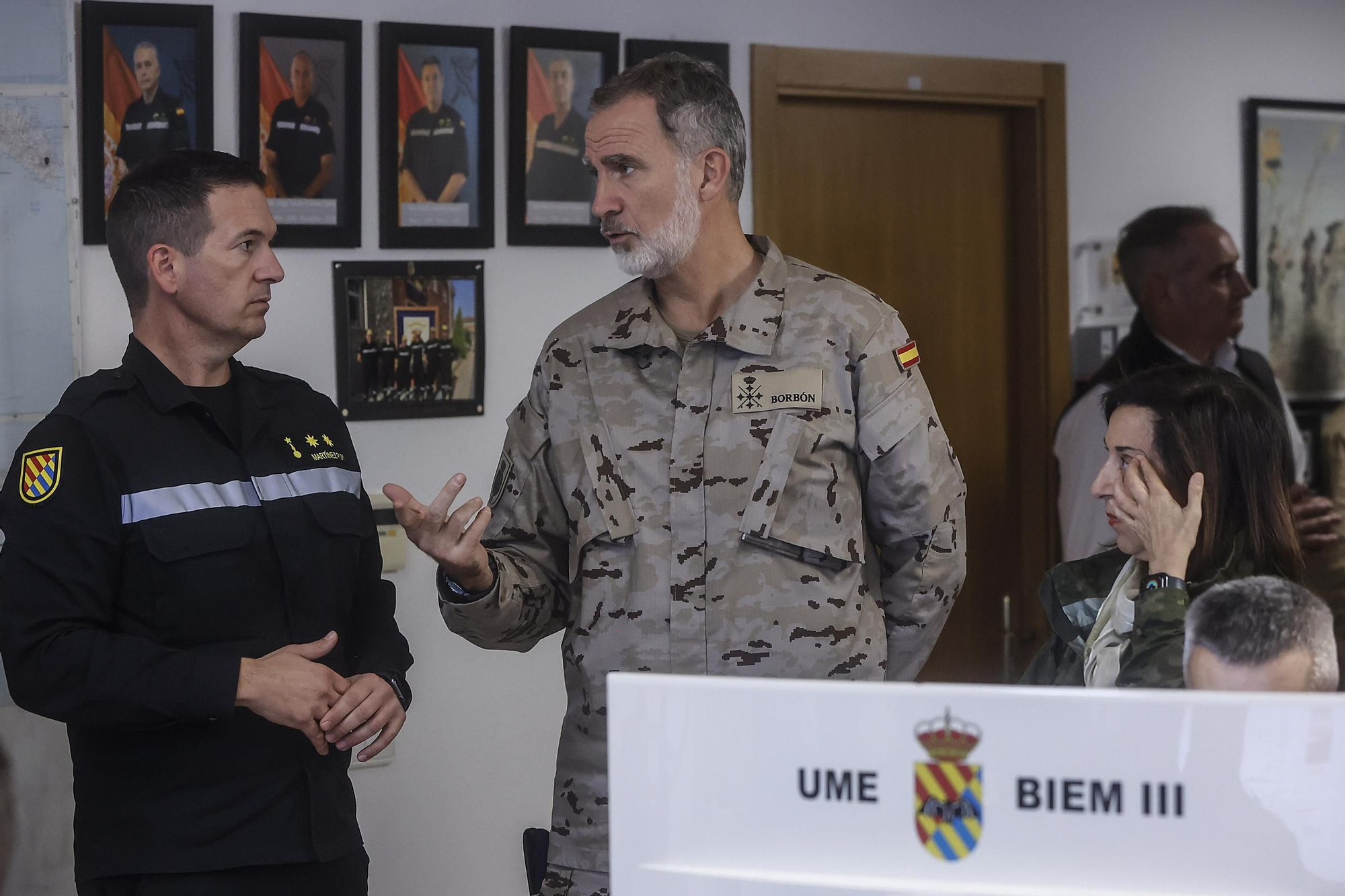 Felipe VI visita las unidades militares desplegadas en Valencia a consecuencia de la DANA