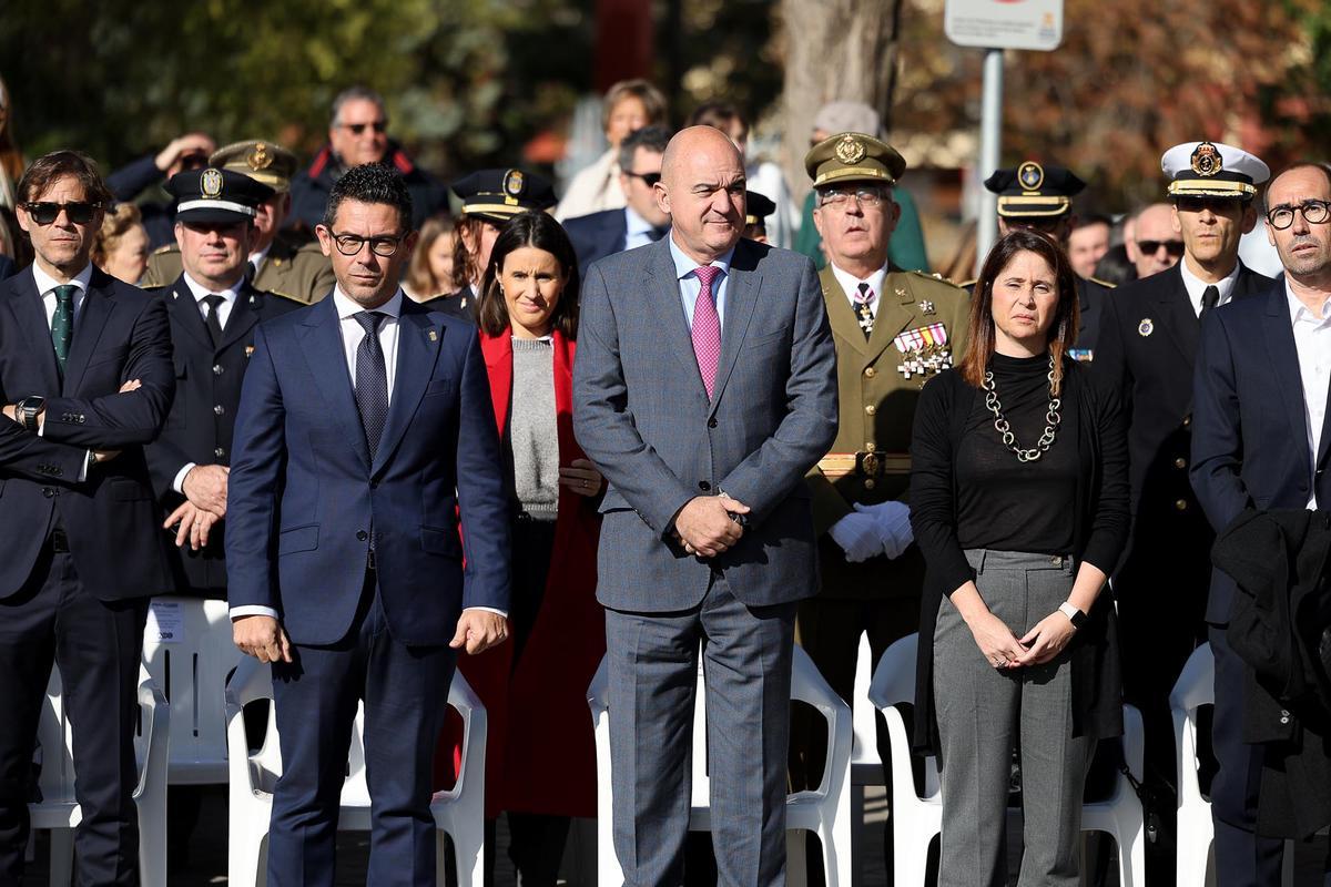 Autoridades durante el acto.