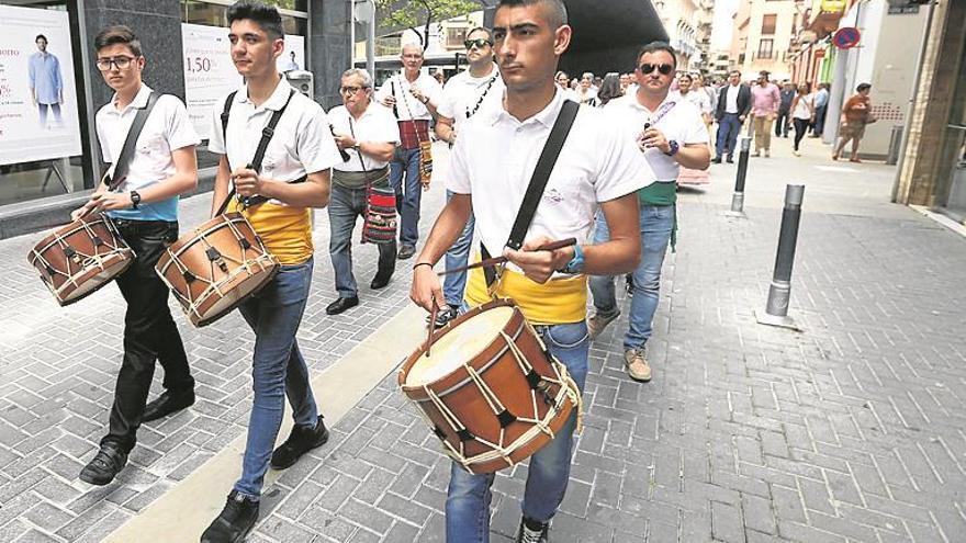 ‘Masclets’, campanas y pregón encienden la mecha de las fiestas