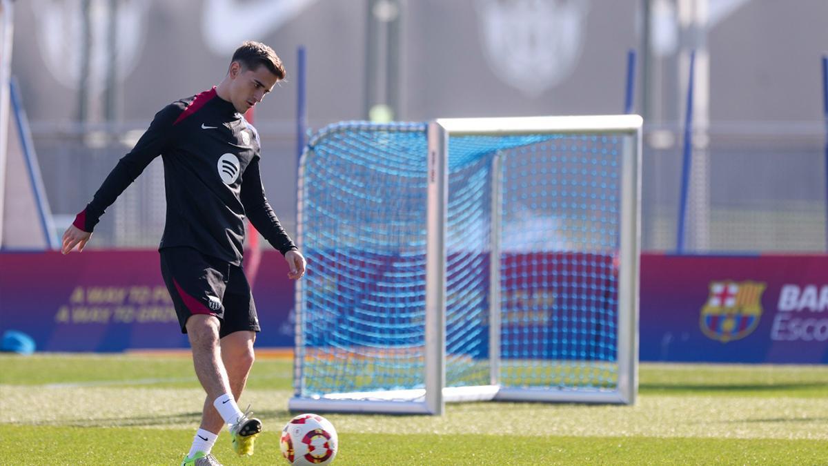 Gavi trabaja en el campo, pero al margen del grupo