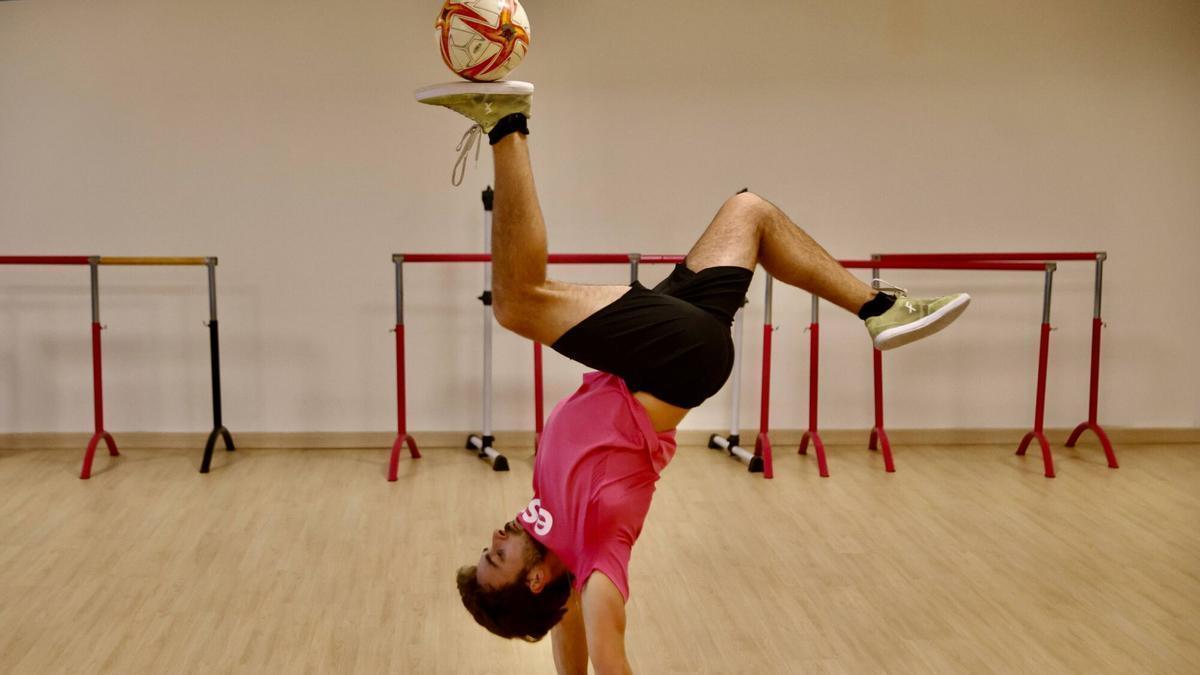 VÍDEO: Álvaro Obregón, el único asturiano del combinado nacional de Freestyle Fútbol