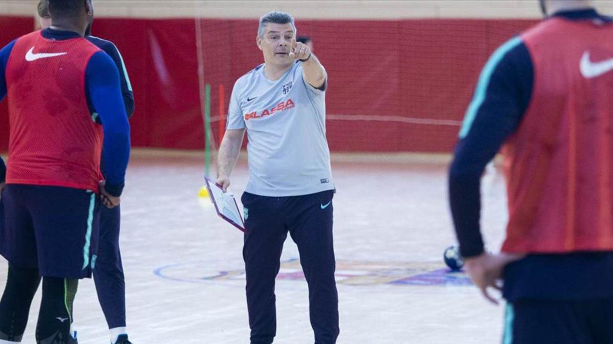 Xavi Pascual, en el entrenamiento de este martes en la Ciutat Esportiva