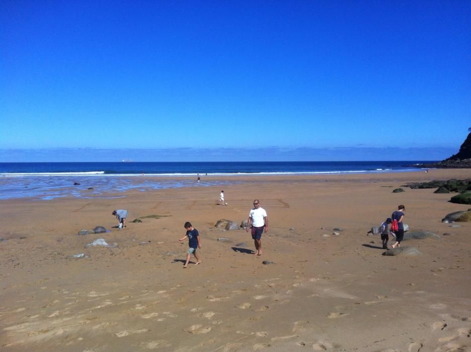 Jornada de playa en Muros del Nalón y Villaviciosa