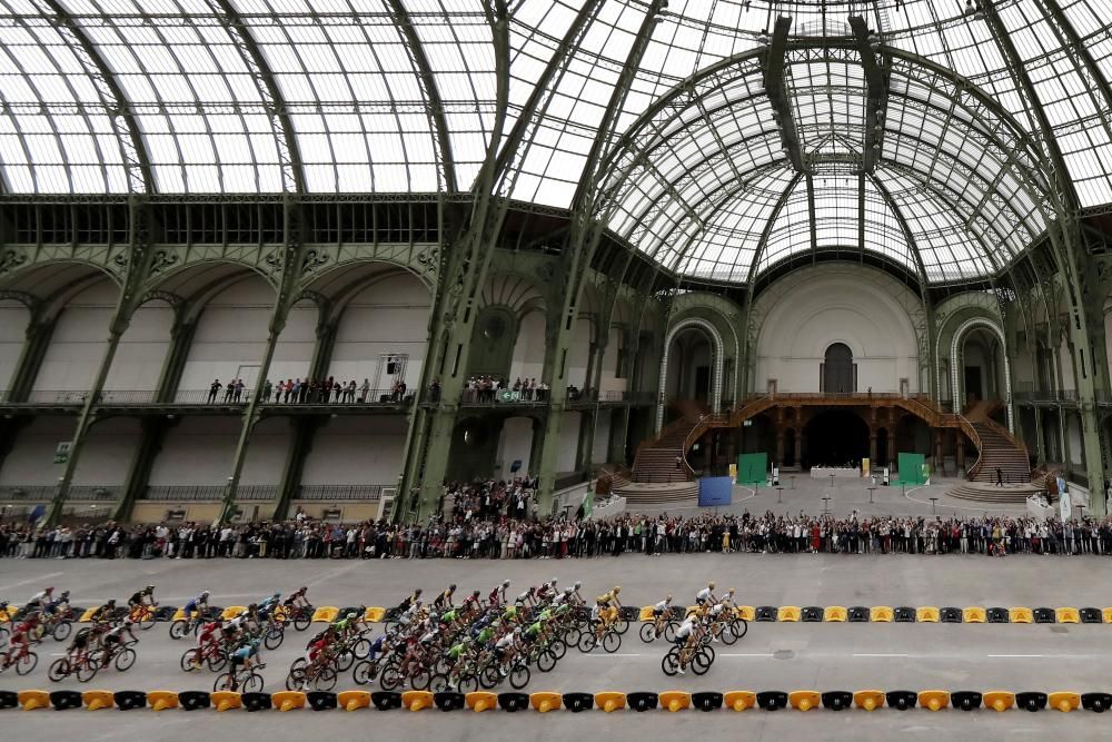 Froome gana su cuarto Tour de Francia, mientras que el belga Groenewegen gana en París.