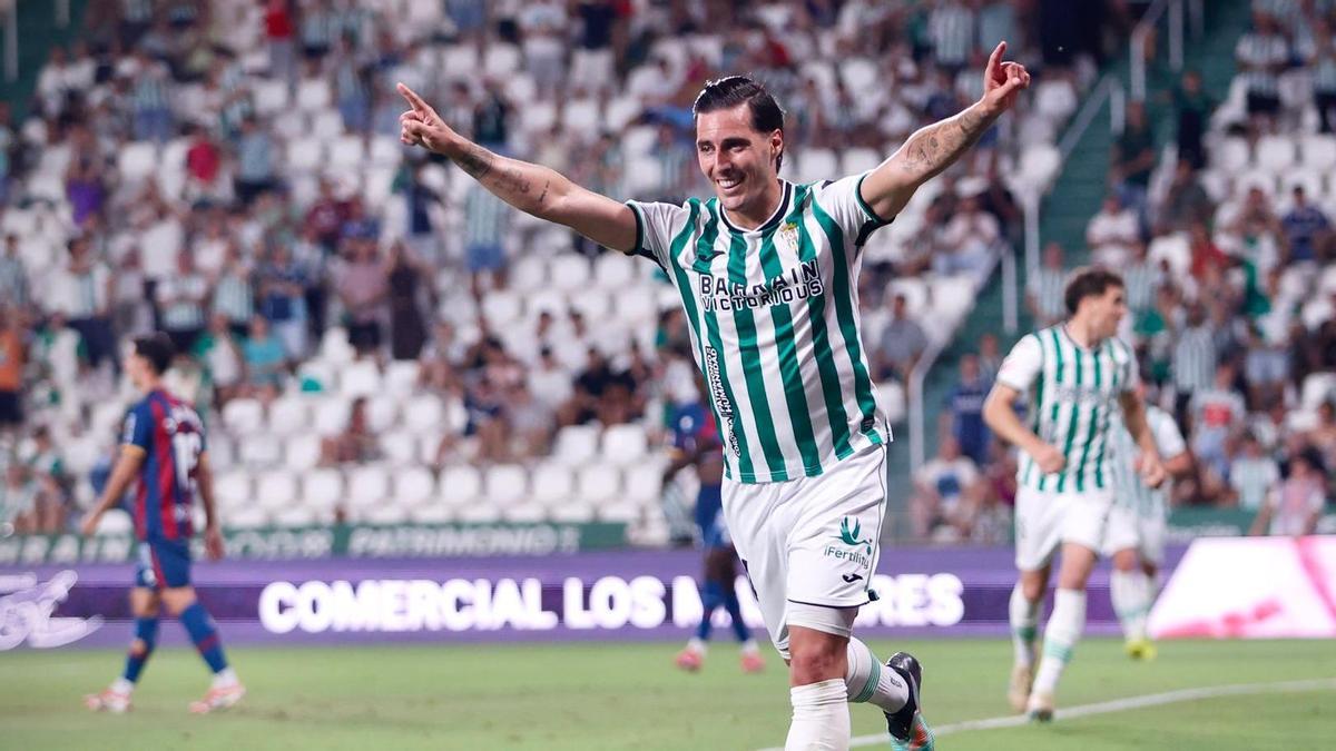 Sergi Guardiola, en la celebración de su tanto ante el Huesca en El Arcángel, el último que anotó en su carrera.