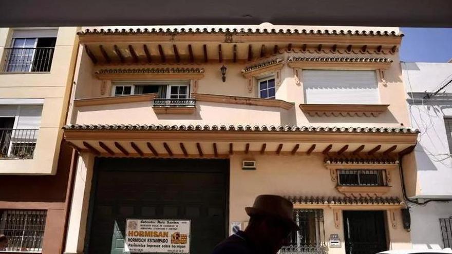 Un hombre mata a puñaladas a madre e hija en Mijas: descubrieron los cuerpos al sofocar un incendio