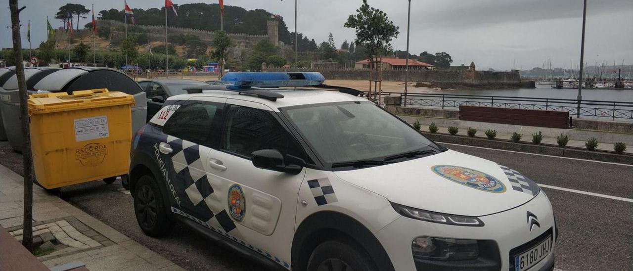 Un coche patrulla de la Policía Local de Baiona. |   // FDV