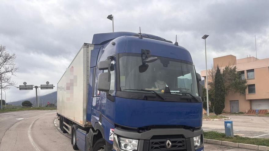 Un tacògraf irregular i jornades maratonianes: 59 infraccions de transports en un camió interceptat a la Jonquera