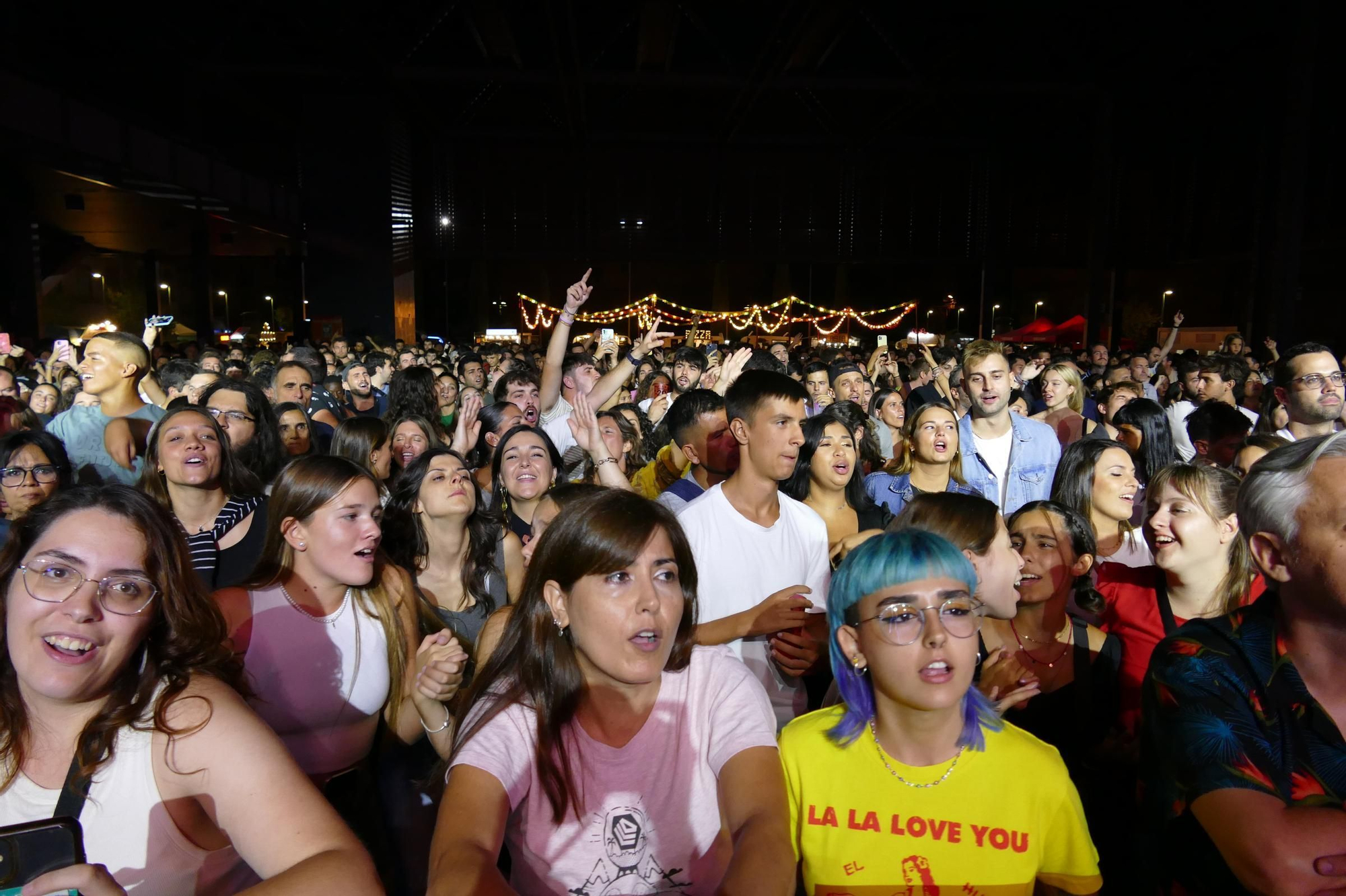 Llum, foc, confeti i molta música a la tercera nit d'Acústica