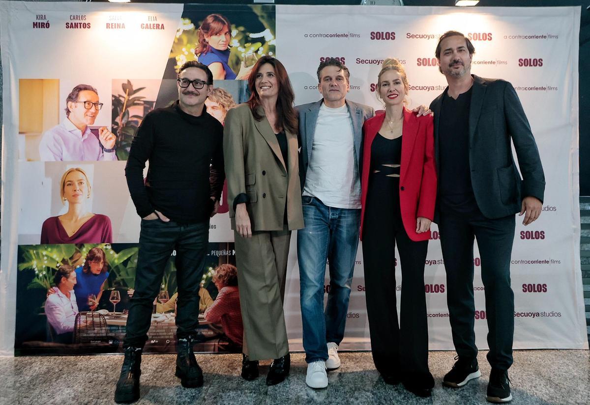 Carlos Santos, Elia Galera, Salva Reina, Kira Miró y Guillermo Ríos durante el preestreno en Tenerife.