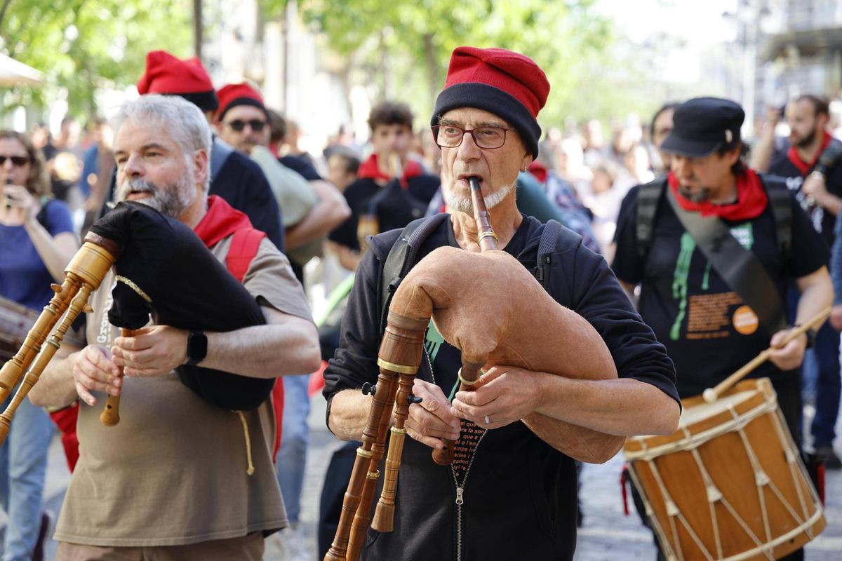 Fotos de les Festes de Primavera, amb espectacles de circ i la trobada de sacaires