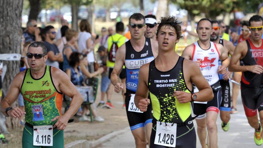 Un moment del dissetè Triatló Ciutat de Manresa.