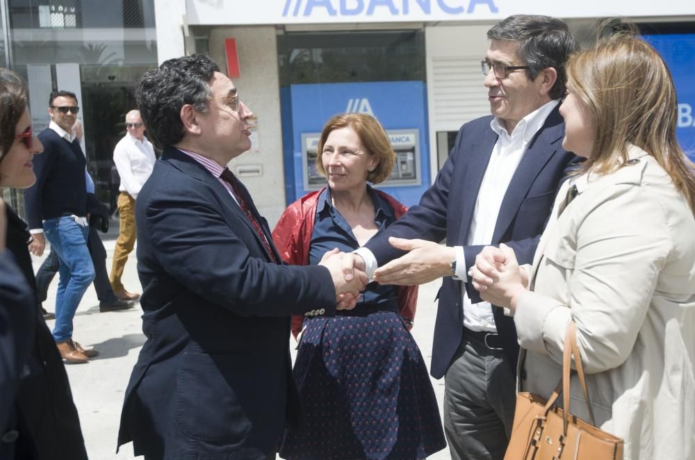 Patxi López hace campaña en A Coruña