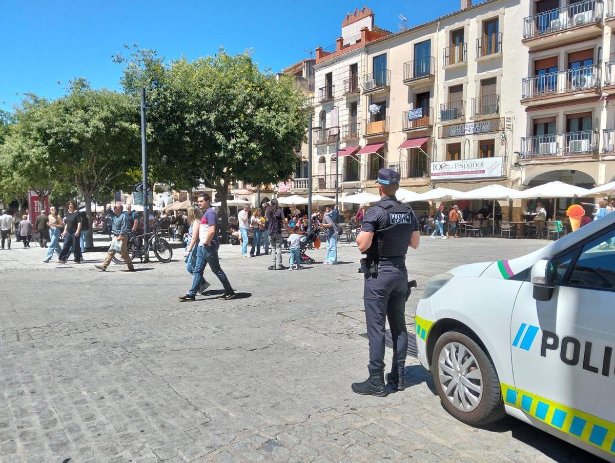 Fotogalería | Un festival en homenaje a Robe: las imágenes de la jornada en Plasencia Fotogalería | Un festival en homenaje a Robe: las imágenes de la jornada en Plasencia