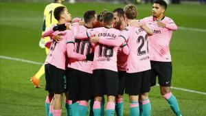 Soccer Football - La Liga Santander - Real Valladolid v FC Barcelona - Estadio Jose Zorrilla  Valladolid  Spain - December 22  2020 Barcelona s Lionel Messi celebrates scoring their third goal with teammates REUTERS Juan Medina