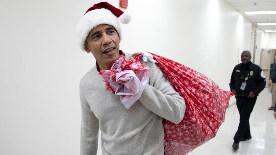 Barack Obama, Papá Noel en un hospital de Washington.