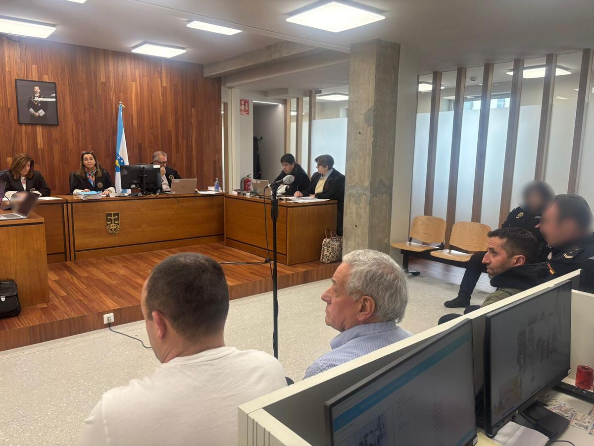 Los acusados, en el banquillo, esta mañana en la Ciudad de la Justicia.