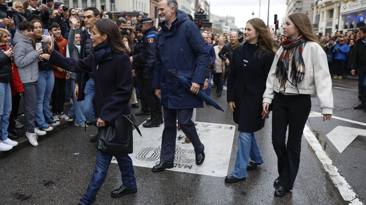 La familia real pasea por las calles de Madrid este sábado