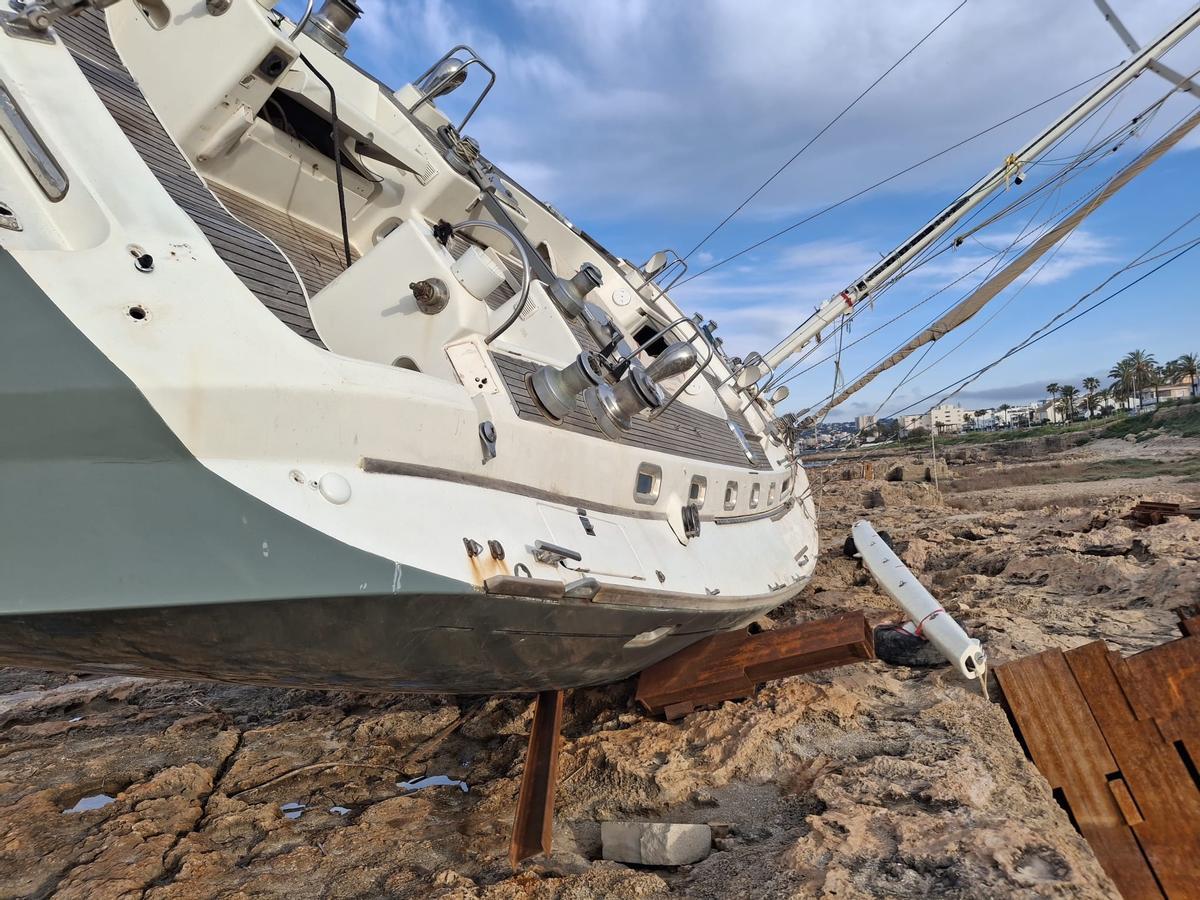 Nueve meses encallado en Xàbia: las imágenes del gran velero Nueve meses encallado en Xàbia: las imágenes del gran velero