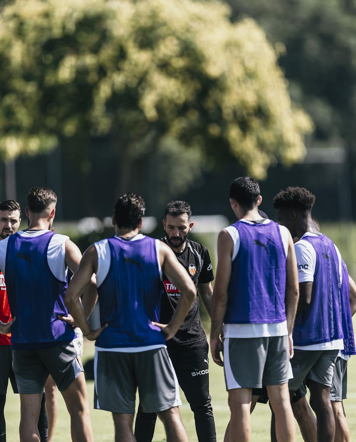 Entrenamiento del Valencia CF en Girona.