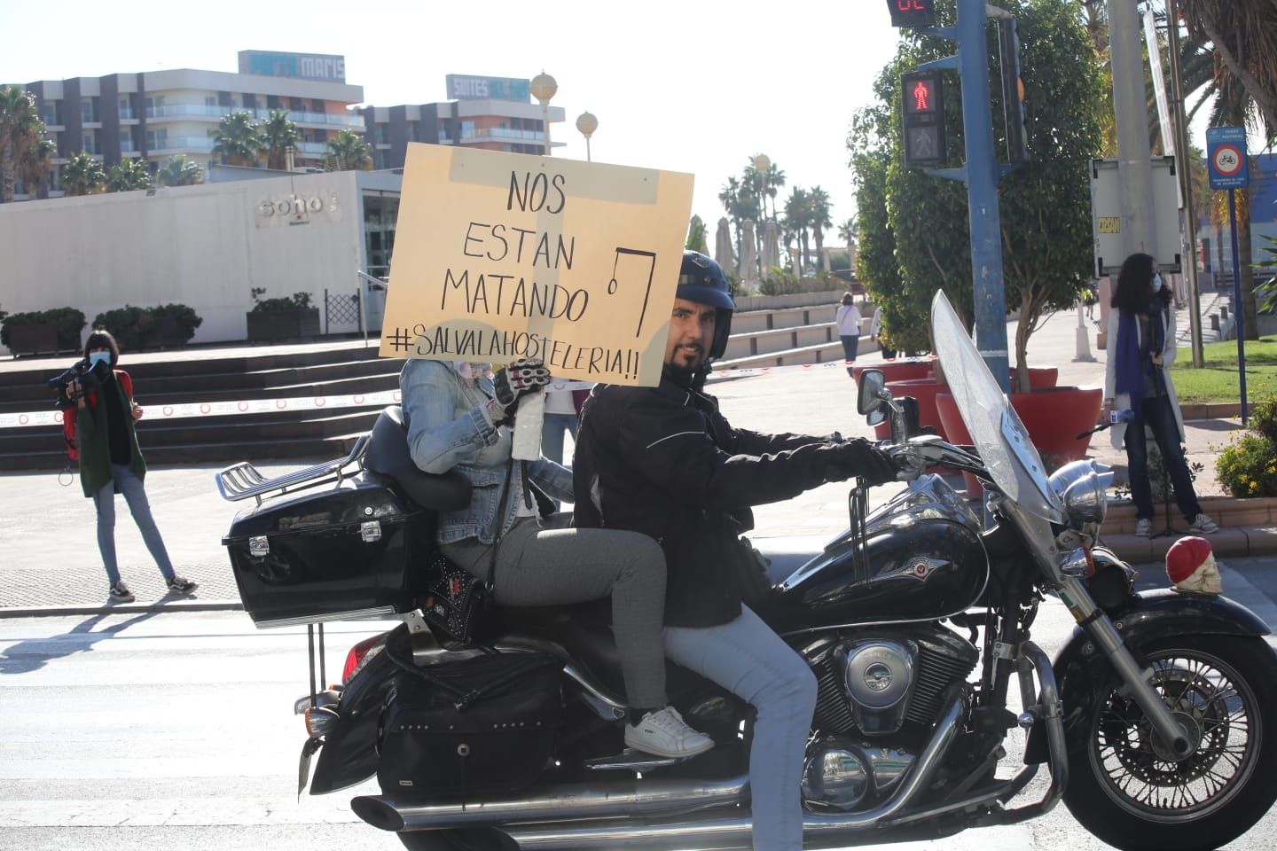 Una protesta de la hostelería colapsa el centro de Alicante