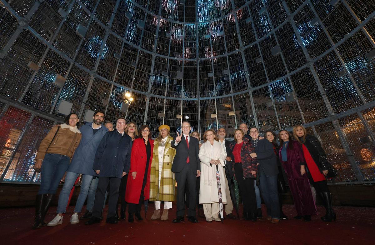Vigo enciende la Navidad más grande de su historia ante miles de personas