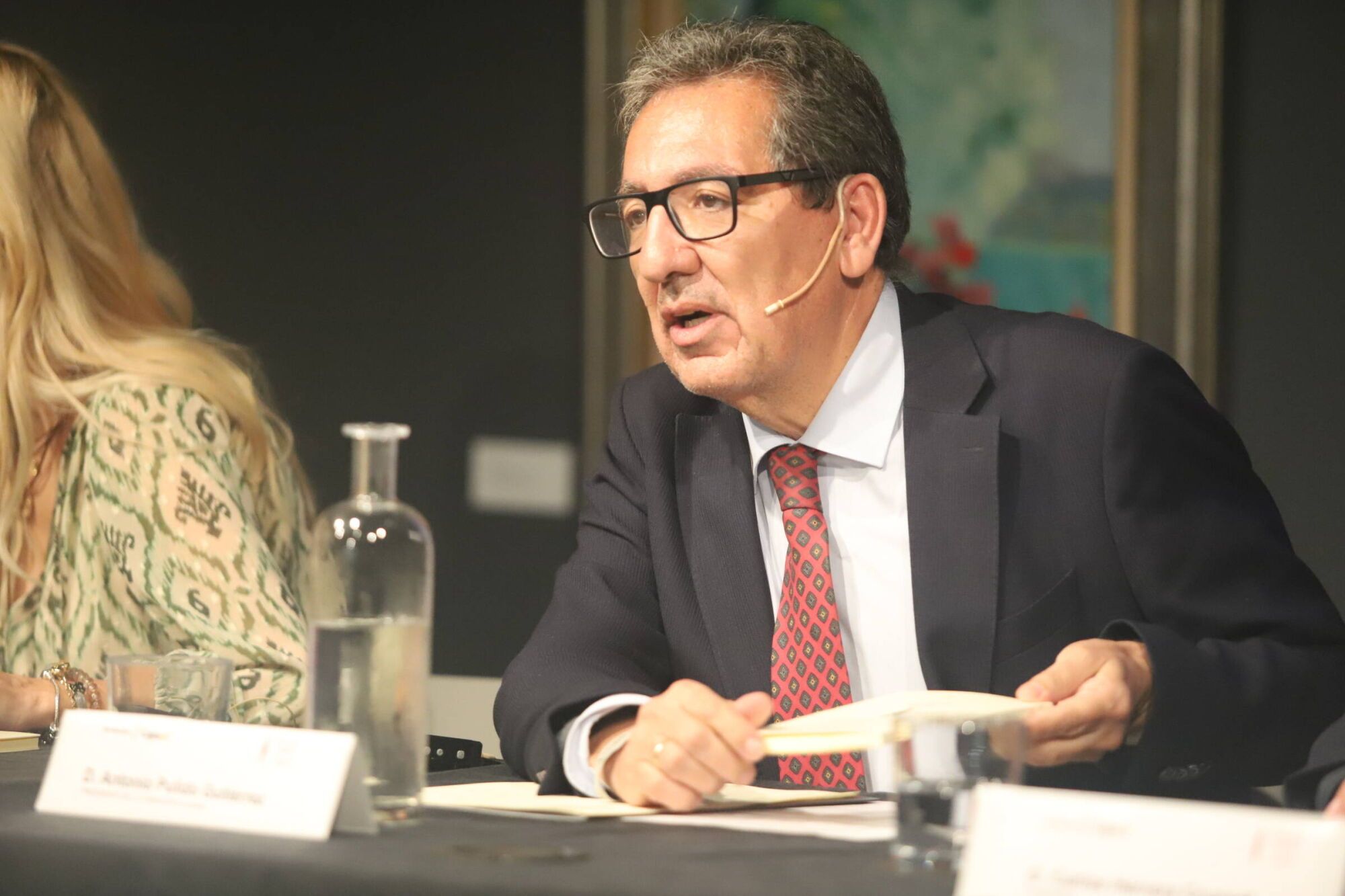 El acto celebrado en la sede de la Fundación Cajasol, contó con el periodista Carlos Herrera, como prologuista