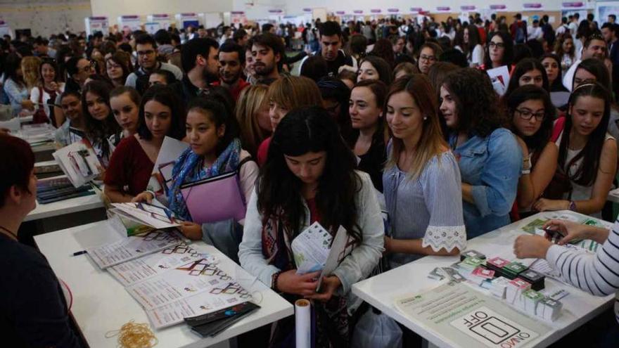 Feria de bienvenida celebrada en el Campus para inaugurar el curso