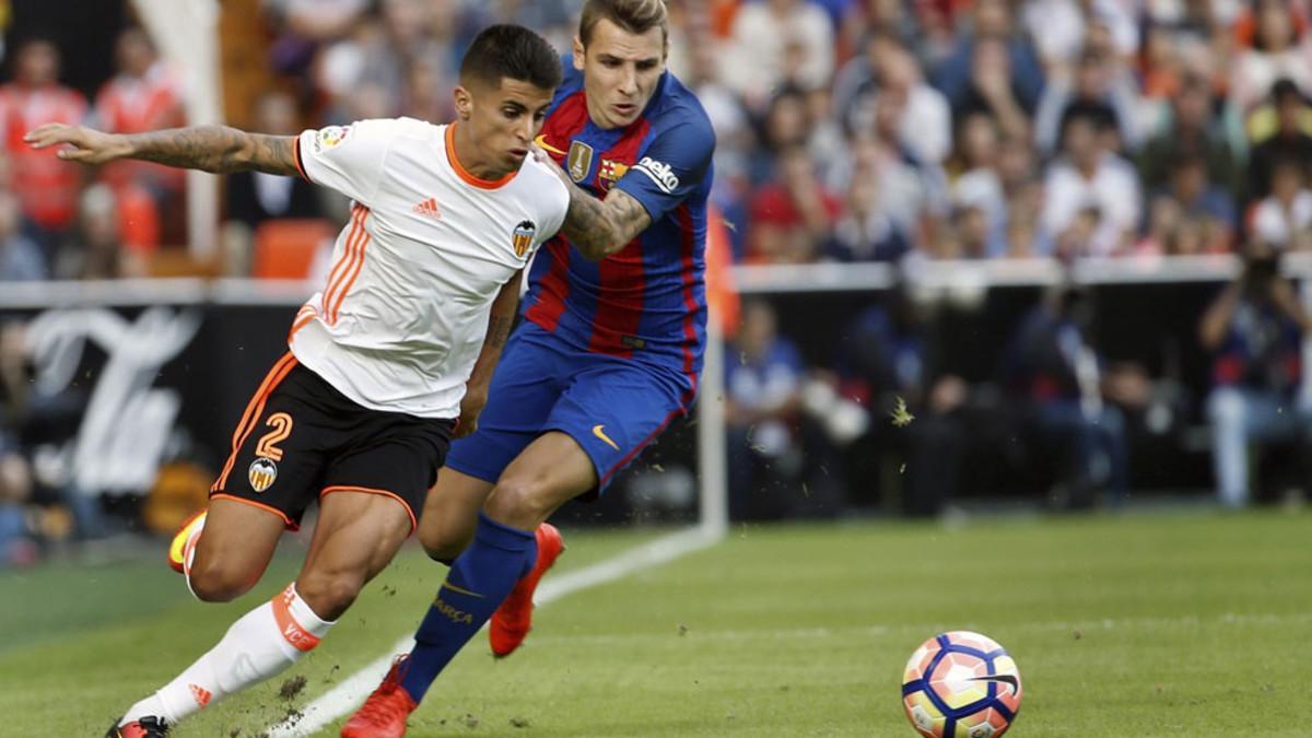 Cancelo comunicó al Valencia que no desea irse ahora para ayudar al equipo a superar la crisis...