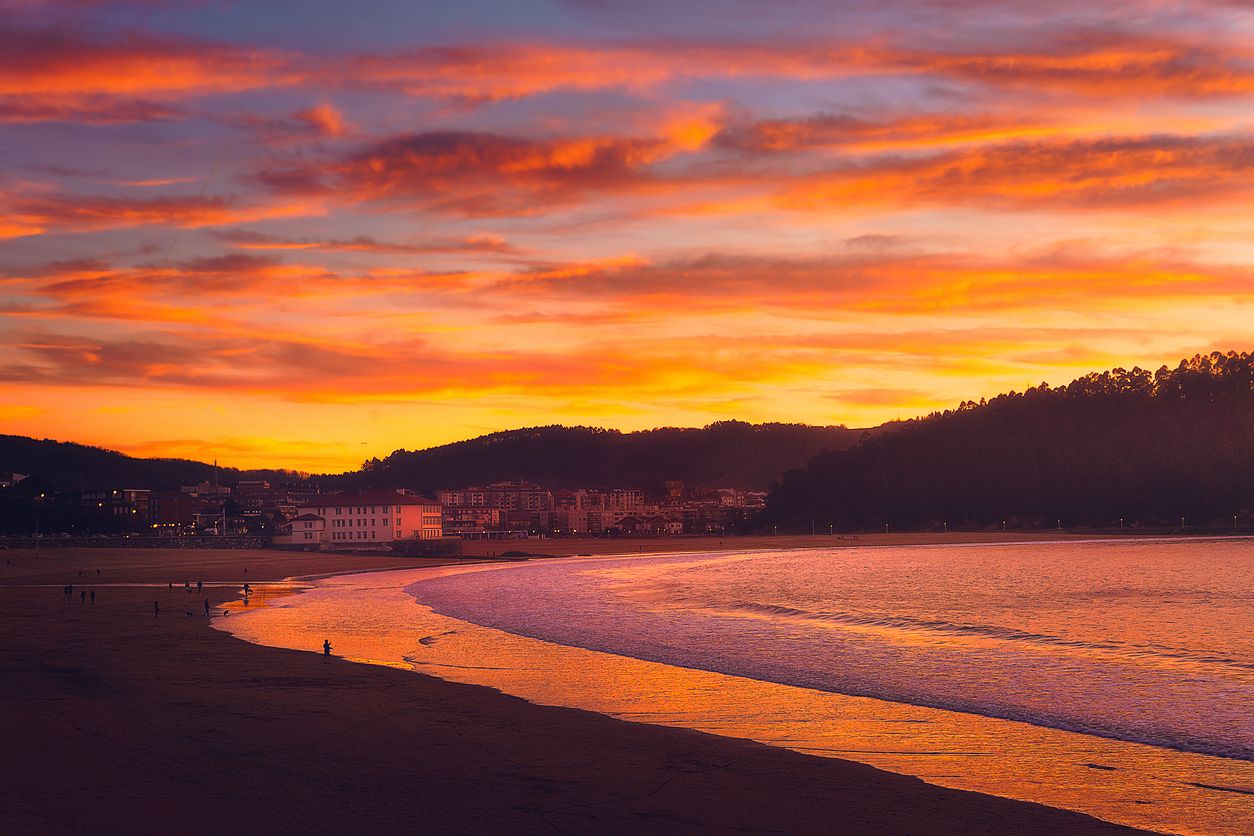Playa de Plencia, muy próxima al pueblo