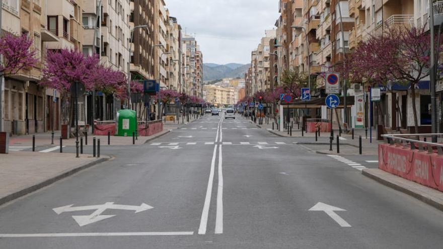 Una calle de Elda vacía en estos días de confinamiento por el Covida-19