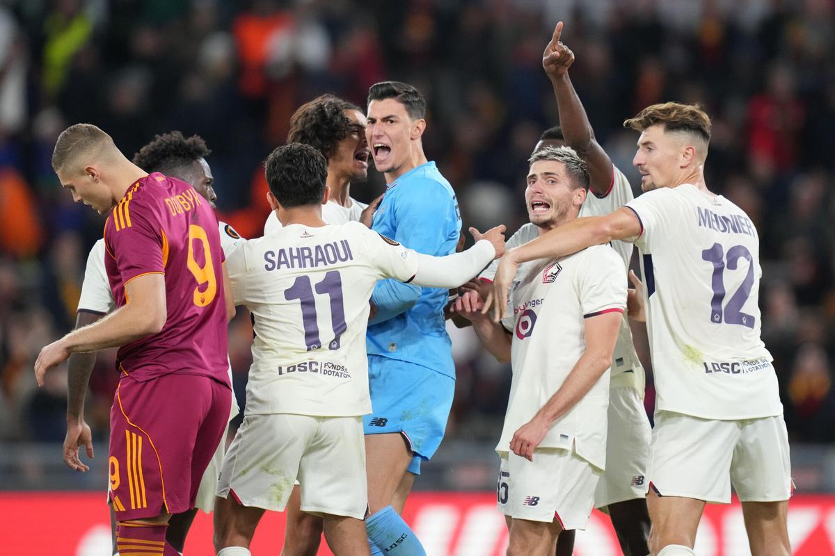 Berke Ozer celebra su parada a Dovbyk