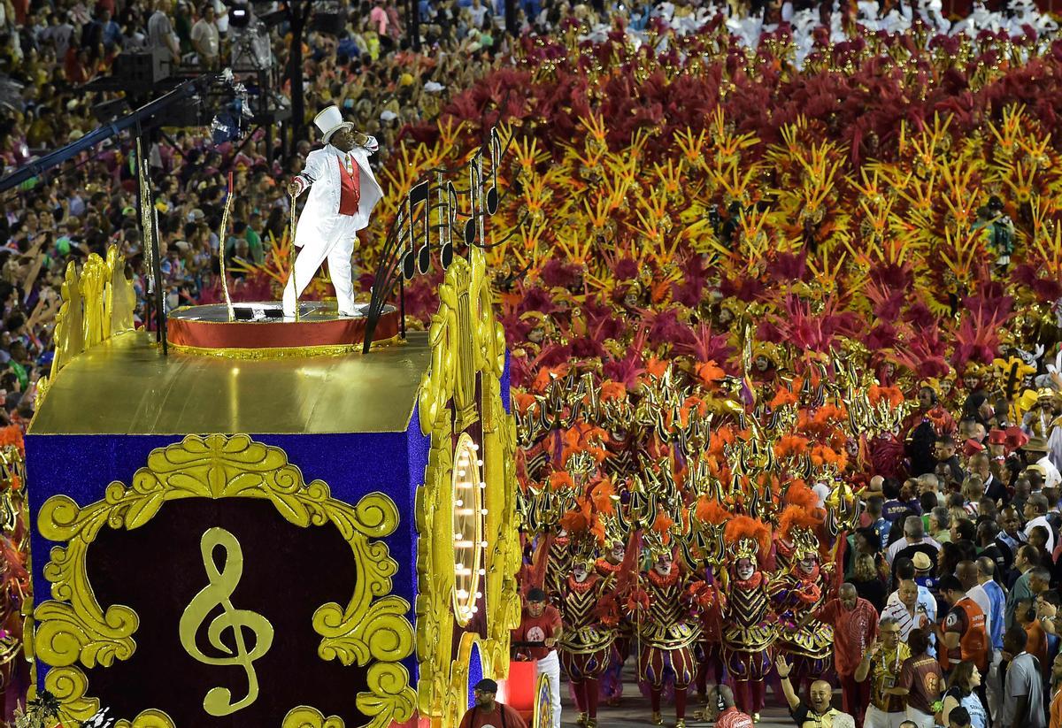 Miles de personas desfilan en el Sambódromo de Río, en el carnaval del año pasado.