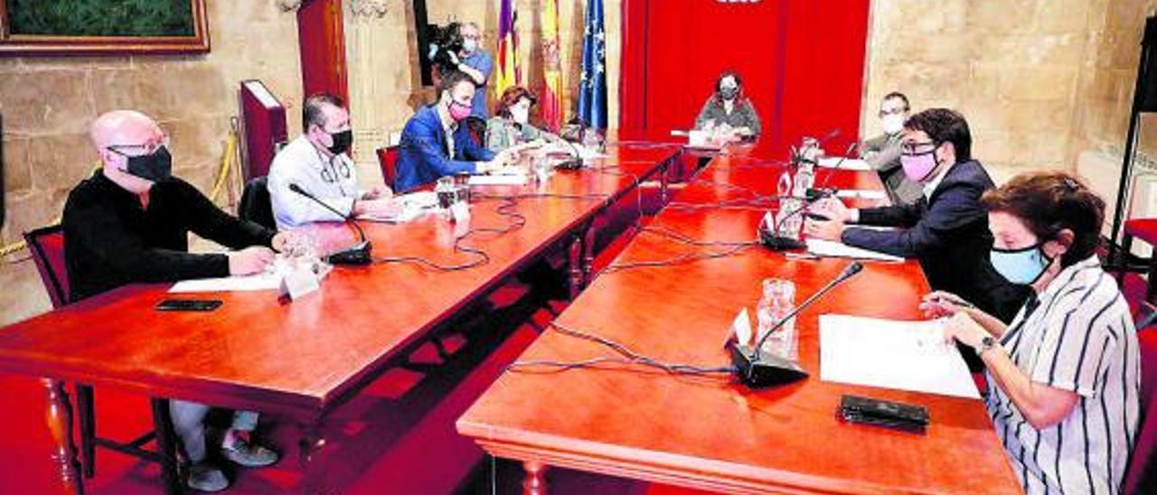 Imagen de una reunión del Govern con las patronales y sindicatos de las islas. | CAIB