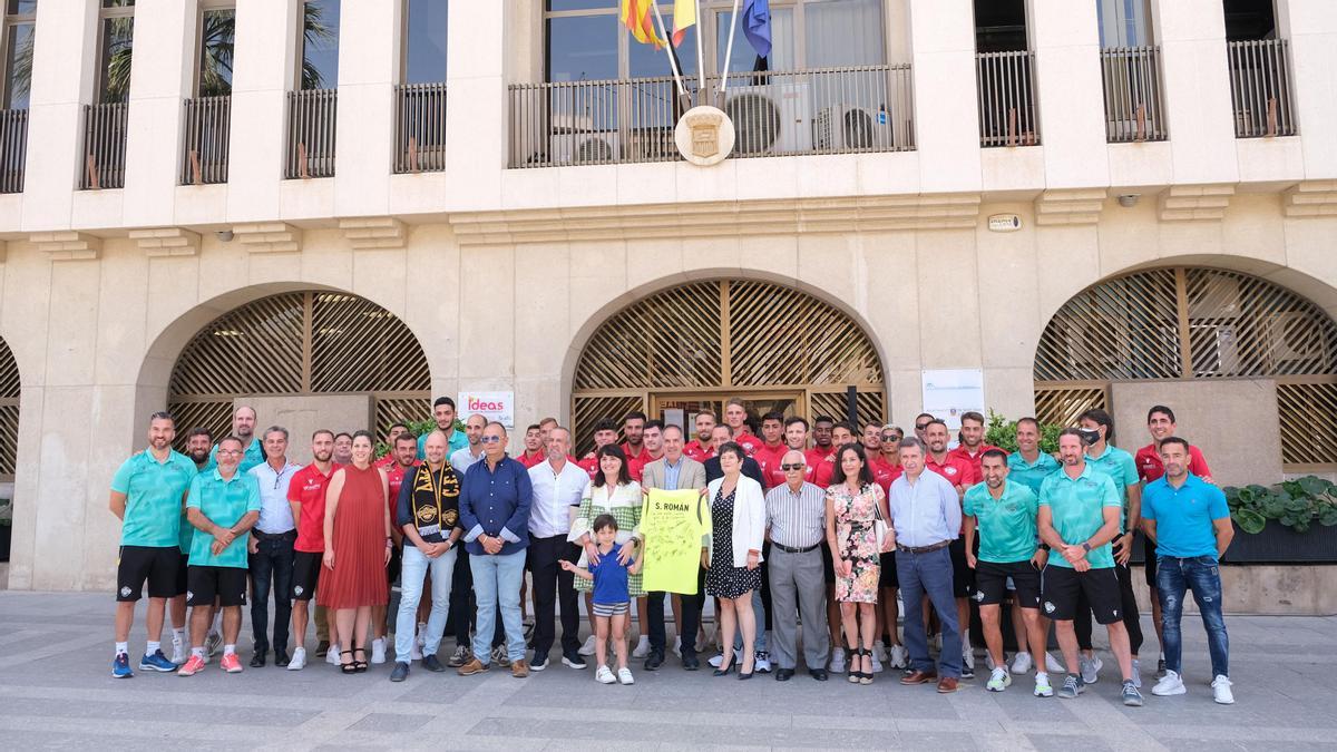 El Ayuntamiento de Sant Joan siempre ha apoyado al primer equipo y a su base.