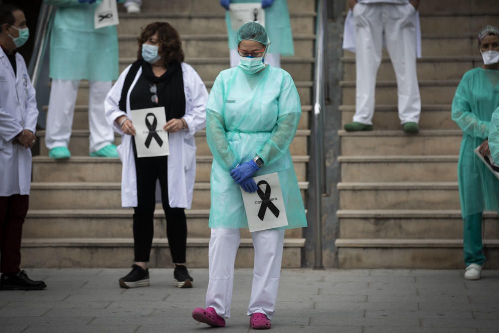 Homenaje a Fina Belenguer, sanitaria fallecida por coronavirus en el Dr. Peset