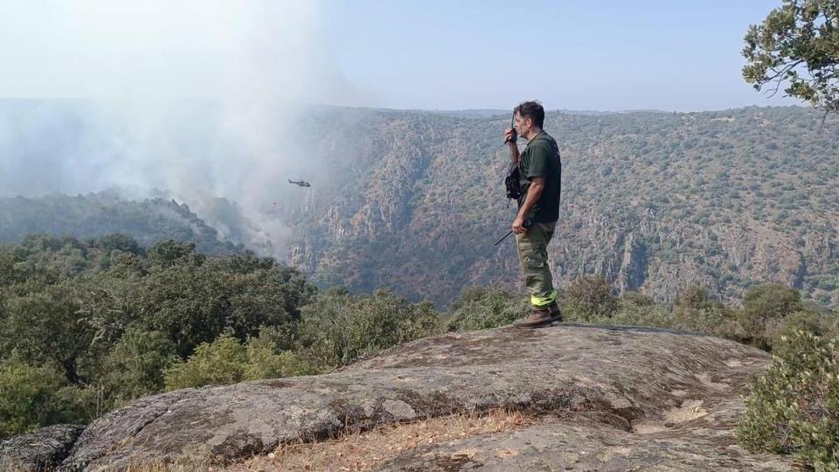 Fermoselle se queda sin luz ni agua en plena emergencia por el incendio