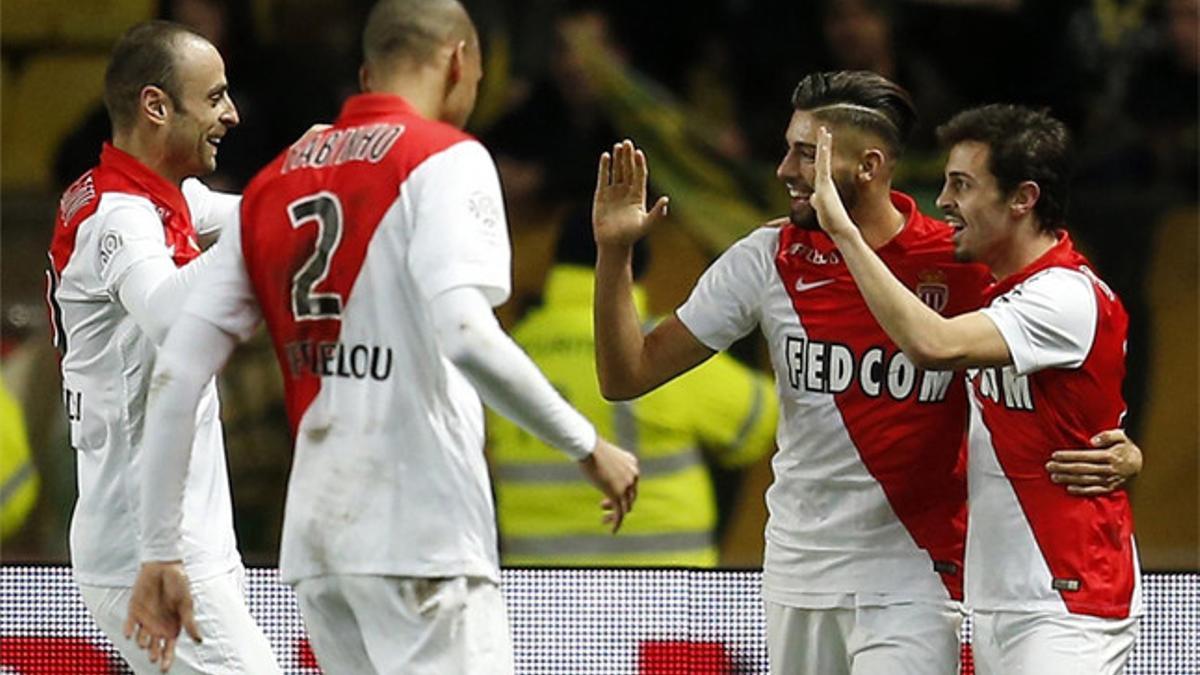 Bernardo Silva (derecha) celebra un gol con sus compañeros del Mónaco