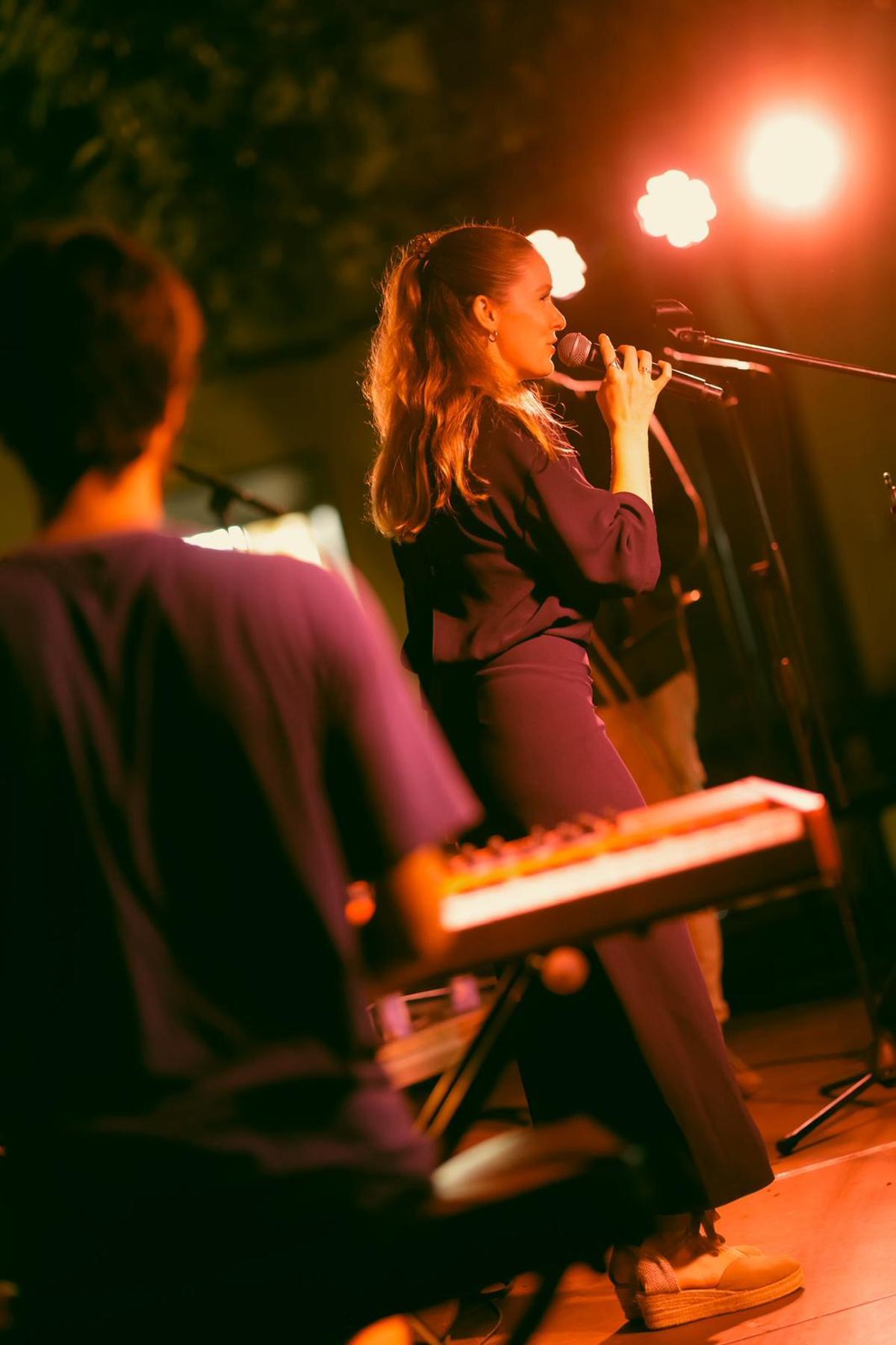 Sinéad Cormican, durante el concierto en Vara de Rey.