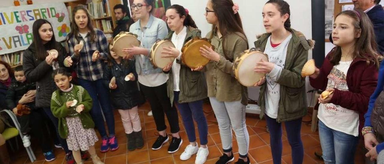 El programa &quot;Vellos Tempos&quot; cumple su primer año en el local de As Baladas