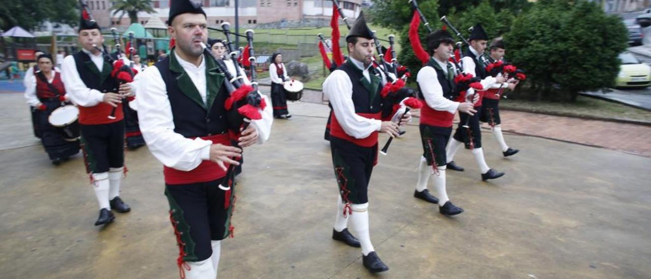 La Banda de Gaitas de Corvera promocionará la sidra en Nueva York, y Bimenes, en Portugal