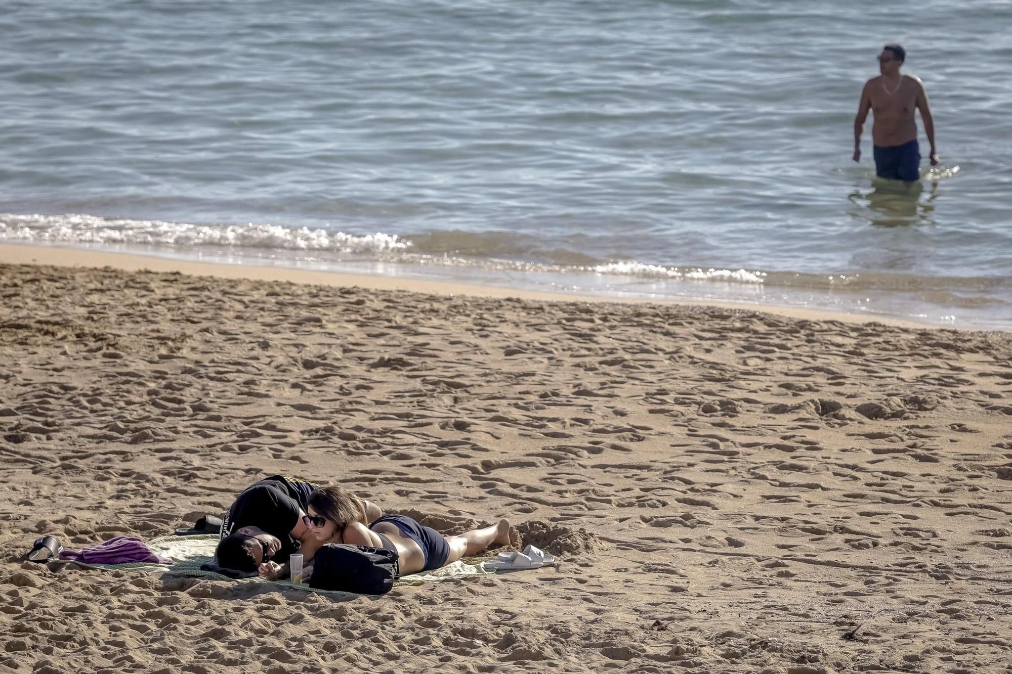 Als ob schon Sommer wäre: So genießen die Menschen das Strandwetter auf Mallorca