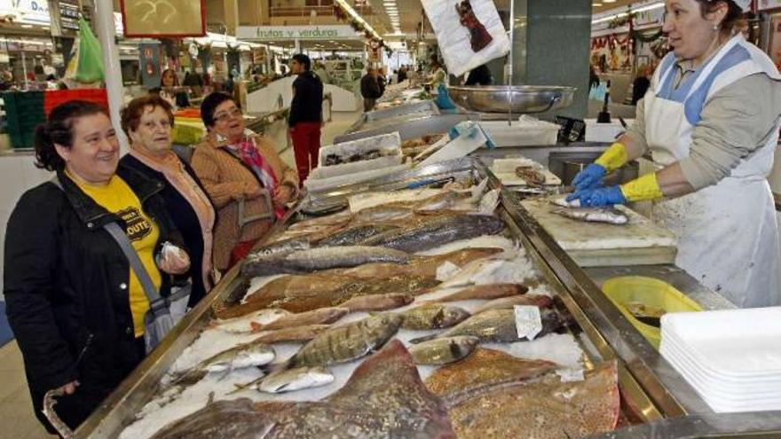 Puesto de pescado en el mercado de Teis.  // Marta G.Brea