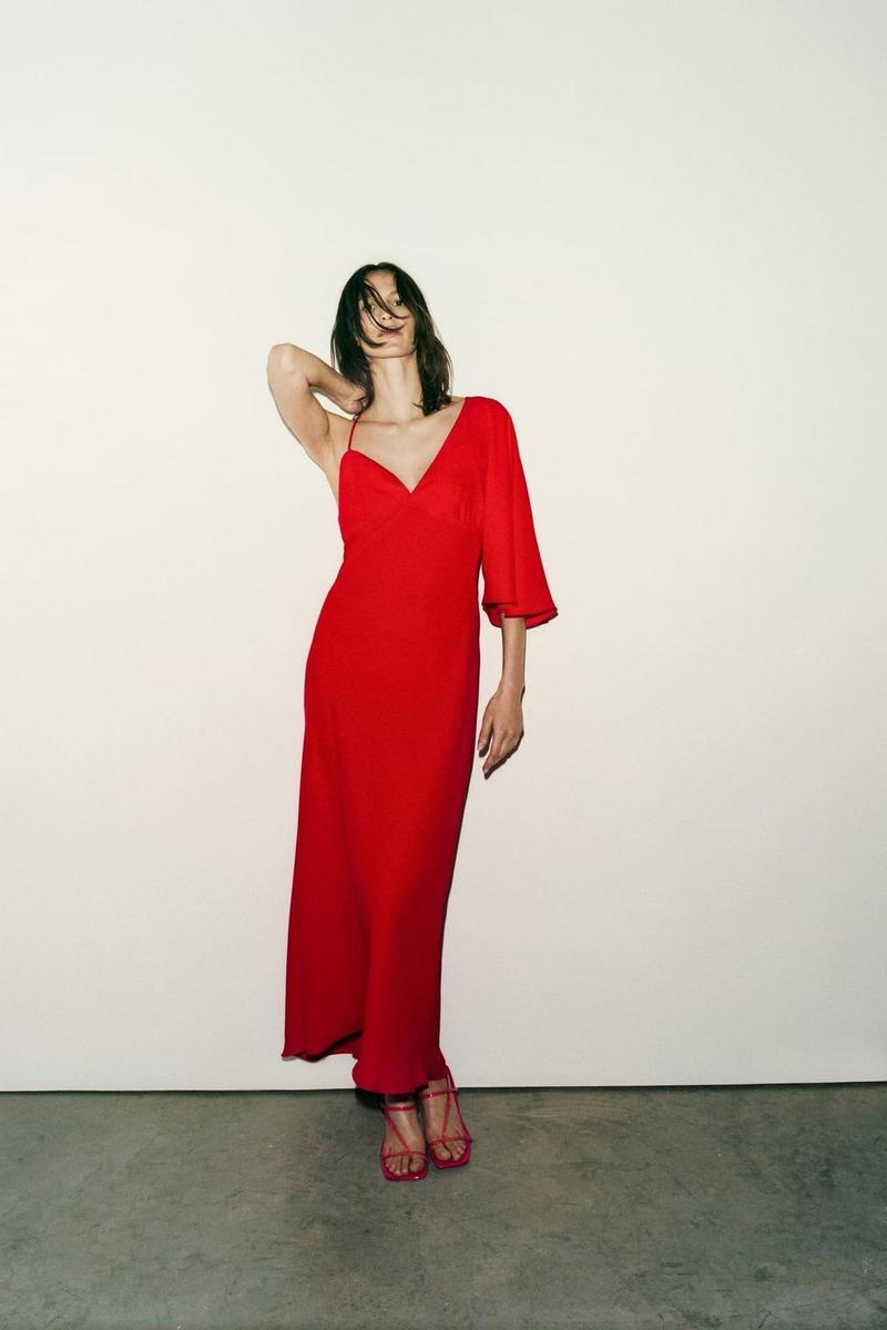 Vestido largo rojo asimétrico de Zara