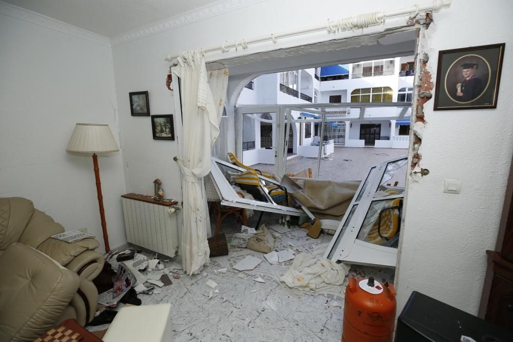 La deflagración ha causado daños en un piso situado en la planta baja de la urbanización Lomas Playa de Torrevieja