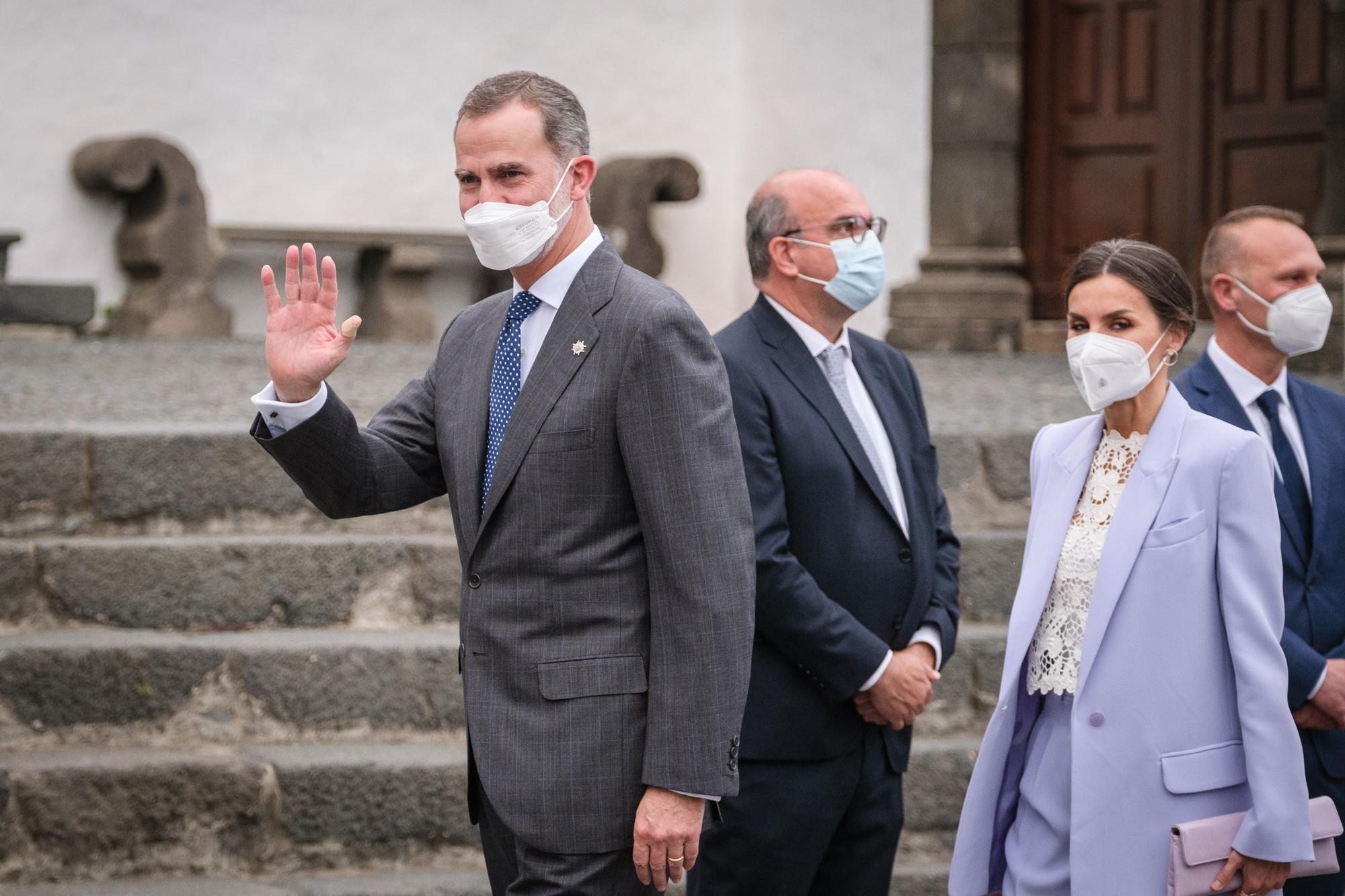 Visita del Rey y los presidentes de las comunidades a La Palma al acto de homenaje a los palmeros