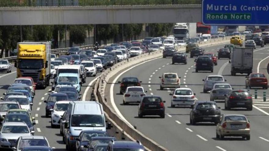 En Murcia, los titulares de 275.356 vehículos deberán abonar este año el sello del coche.