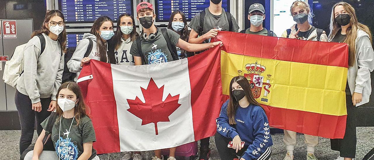 Un grupo de once alicantinos que el miércoles volaron a Canadá para realizar el año académico. | INFORMACIÓN